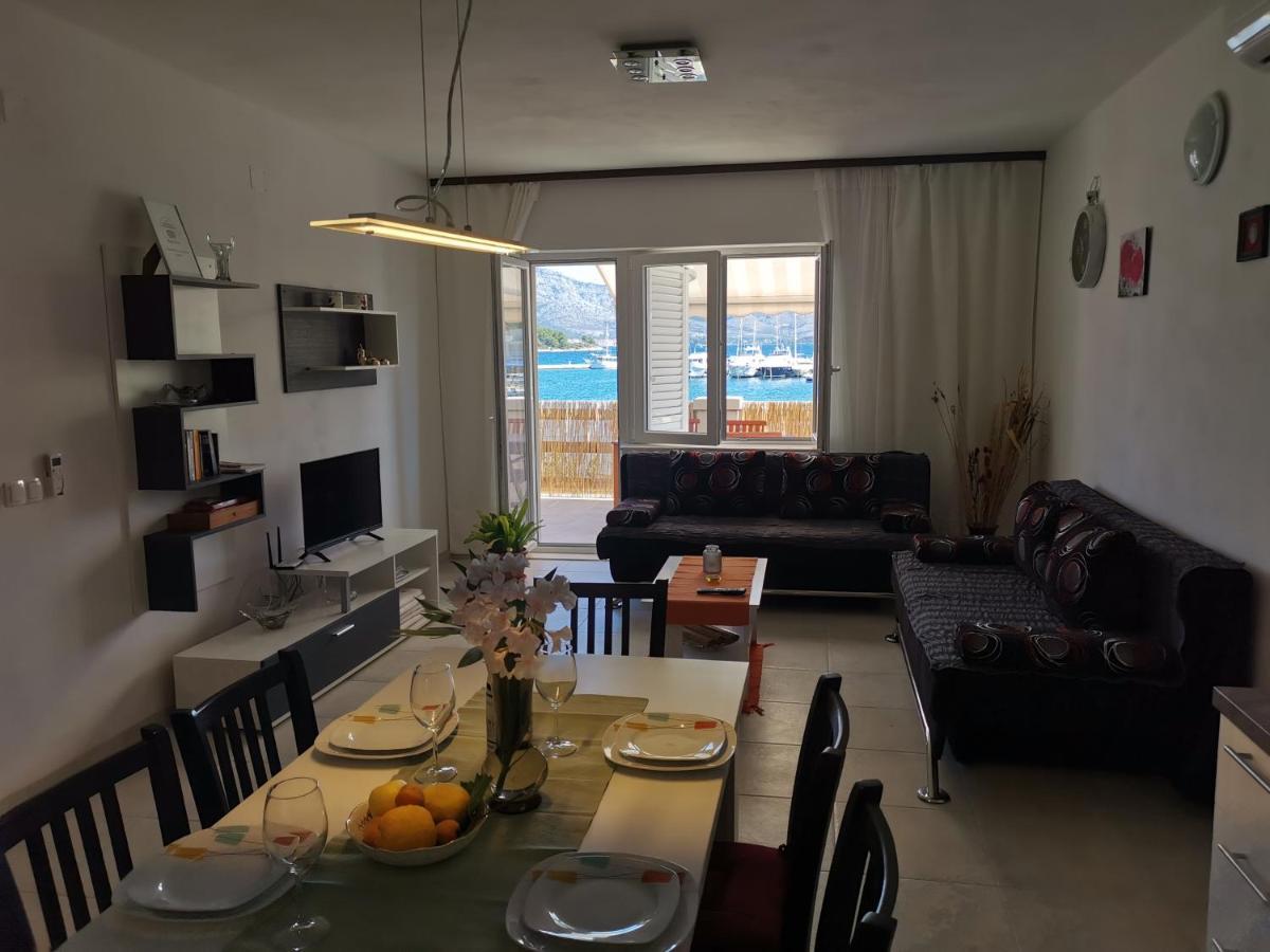Apartments Lumbardina Lumbarda Bagian luar foto