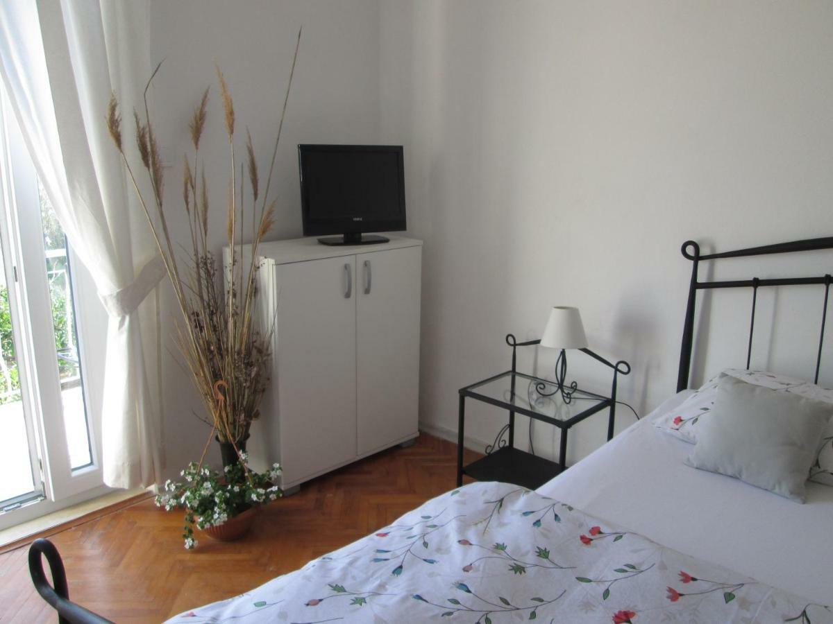 Apartments Lumbardina Lumbarda Bagian luar foto